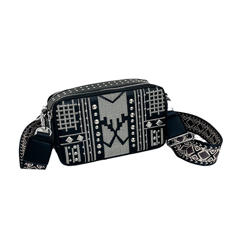 Bolso de cámara transfronterizo, mensajero femenino, nuevo mini pequeño bolso cuadrado, remache de todo fósforo, bolso de hombro de comercio exterior con diamantes, bolso de teléfono móvil