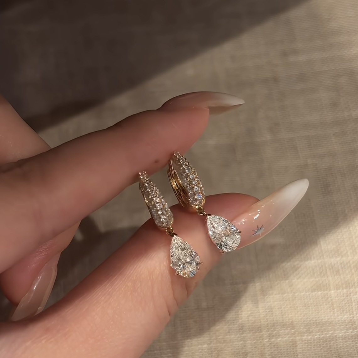 Sparkling, full-of-diamonds, dangling pear-shaped teardrop earrings, retro, light luxury, niche fashion, exquisite earrings, factory wholesale