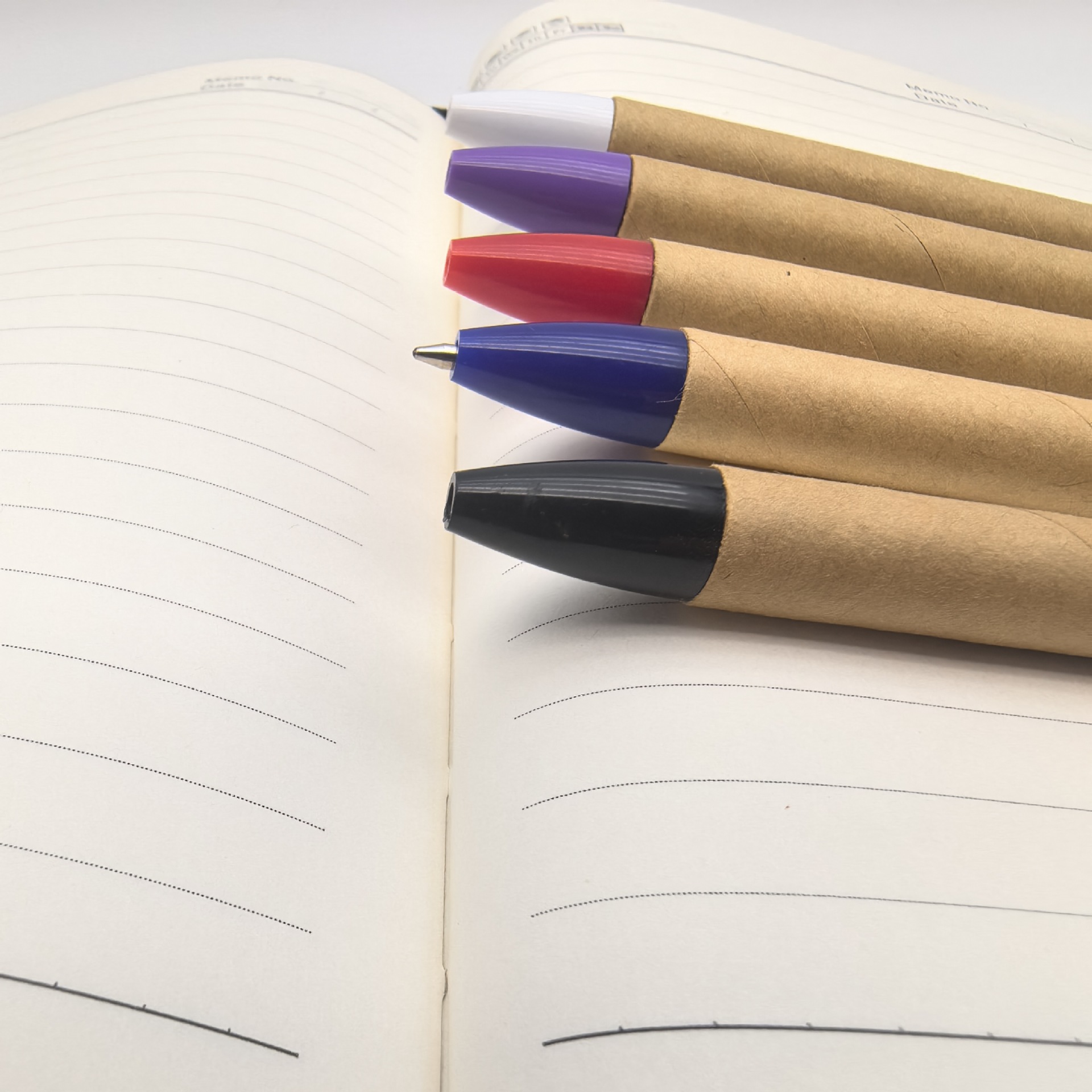 Transfronterizos venta caliente lápiz de bolas de tubo de papel al por mayor kraft degradable lápiz atómico ecológico puede personalizar logotipo lápiz de tubo de papel