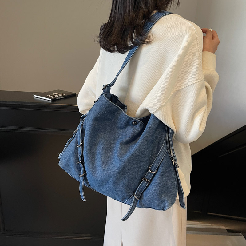 Bolso de axila de gran capacidad de nicho 2024 nuevo bolso de mezclilla bolso de cubo de marea lindo para mujer bolso de mensajero de un solo hombro