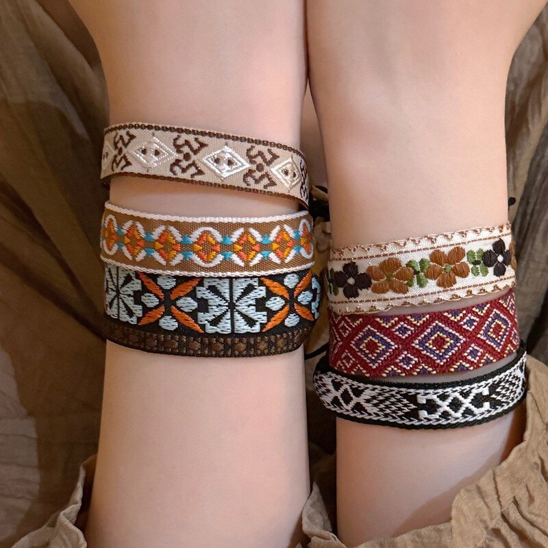 Ethnic style woven bracelet for girls, niche artistic retro pattern, color-blocking embroidered fabric hand accessory, adjustable wristband Ethnic style woven bracelet for girls, niche artistic retro pattern, color-blocking embroidered fabric hand accessory, adjustable wristband
