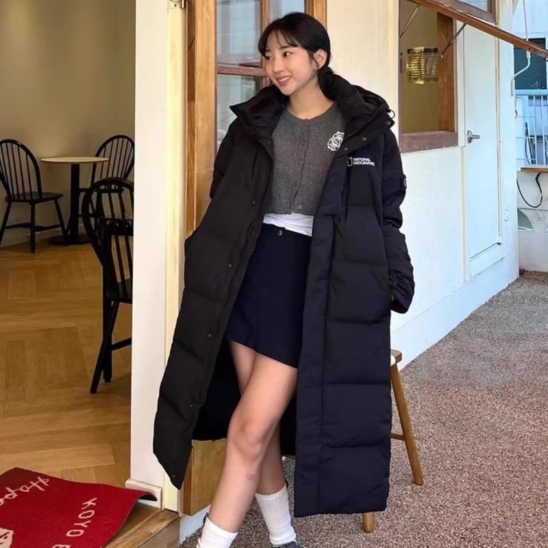 24년 한국산 아웃도어 방수 지오그래픽 롱 다운 재킷 남녀공용 후드 달린 무릎길이 두꺼운 겨울 코트 방한