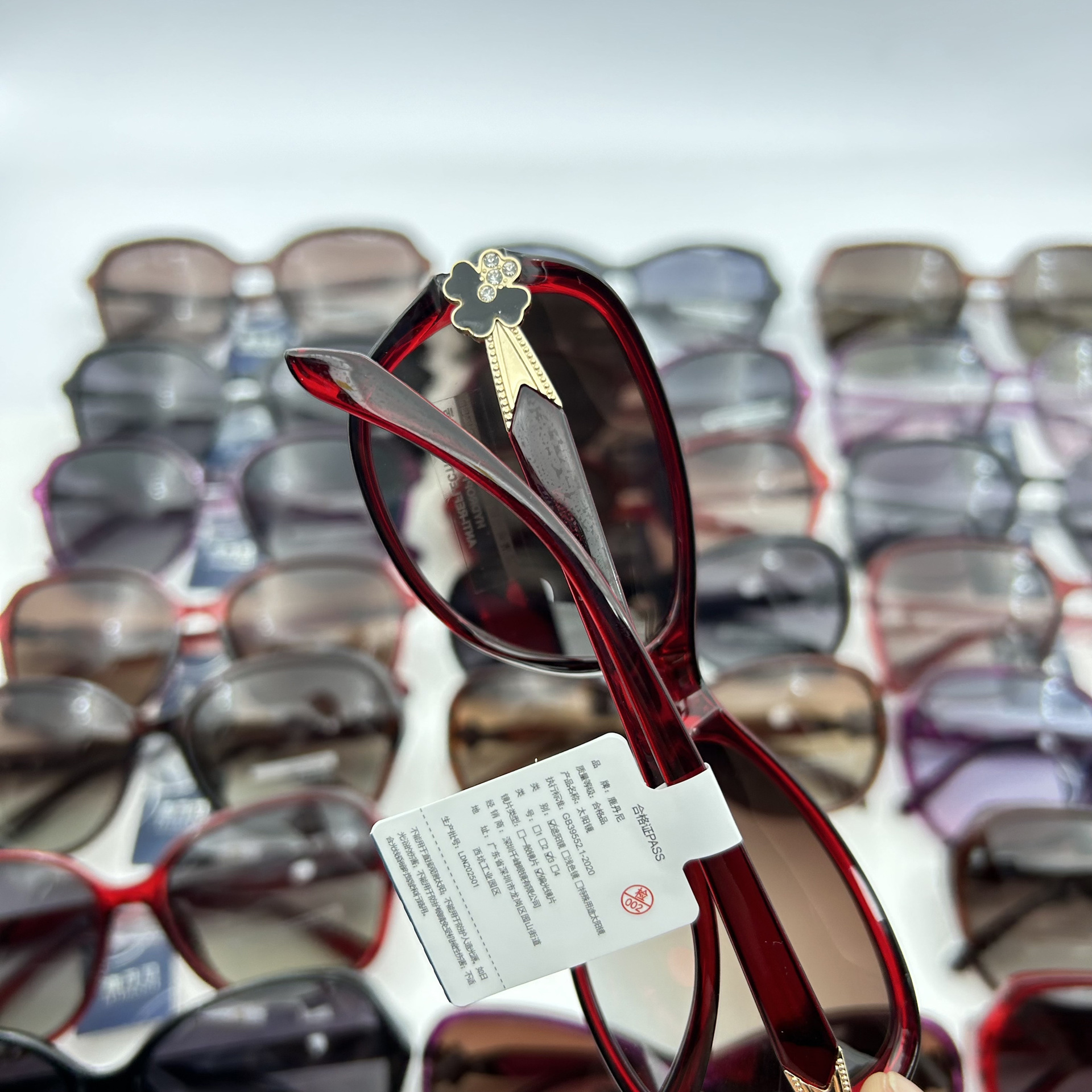 Polarized sunglasses for middle-aged and elderly women, anti-UV sunglasses with large and small frames for mothers, outdoor driving sunglasses, fashion-forward