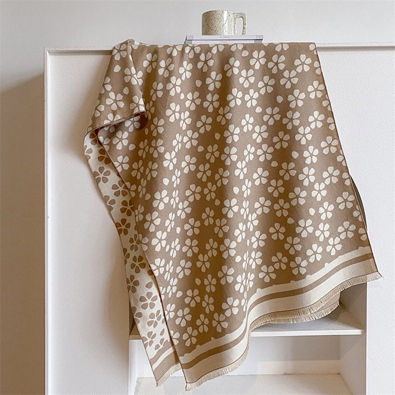 Damen 2023 Neue koreanische Ausgabe Vielseitiger modischer schwarz-weißer Kaschmir-Studentenschal mit warmem Winter_voghion.com