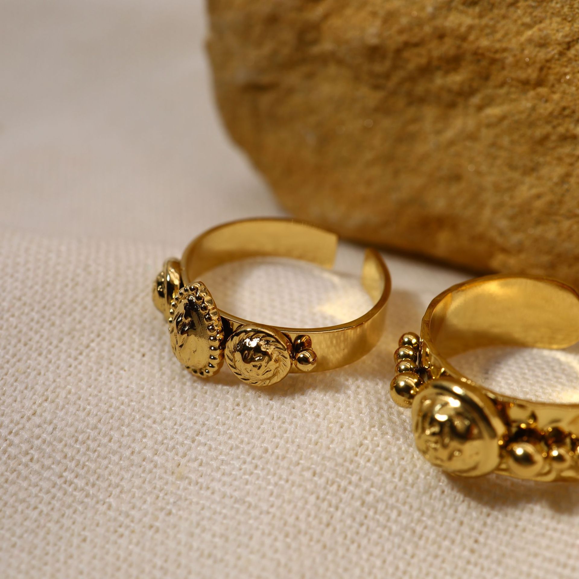 INS anillo de acero de titanio abierto en forma de corazón retro que no se desvanece nicho europeo y americano de alto grado estilo Palacio pulsera antigua para mujeres