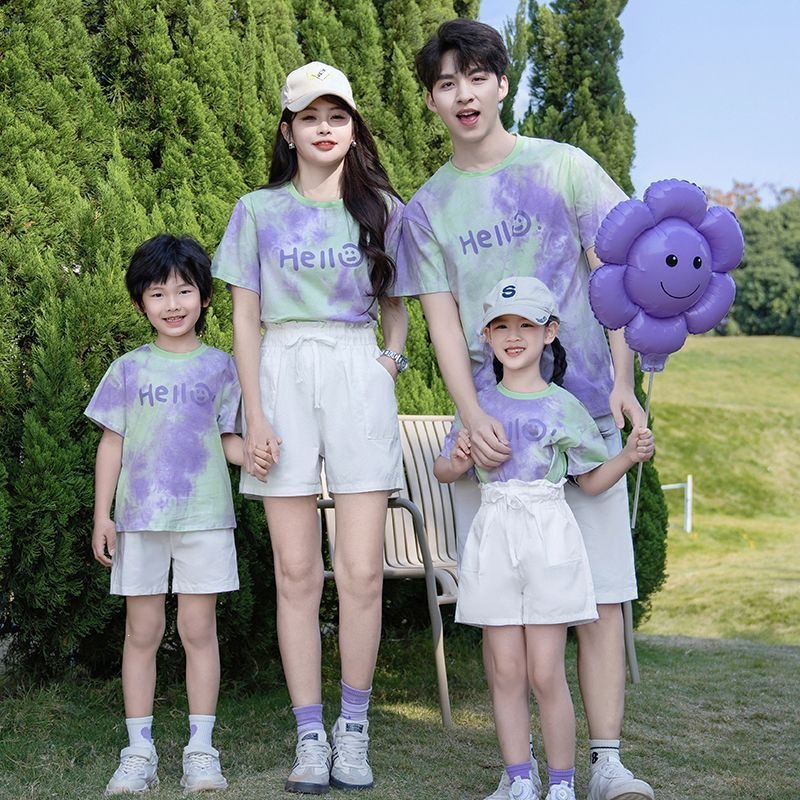 2025 Summer New Fashionable Parent-Child Outfits for Families of Three or Four: Printed Short-Sleeved Sporty Sets for Vacation