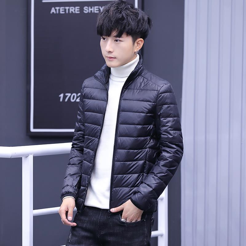 2023 invierno de los hombres de la pluma ligera Chaqueta de algodón acolchado corto Delgado casual stand collar encapuchado Chaqueta de algodón acolchado cálido chaqueta acolchada de algodón