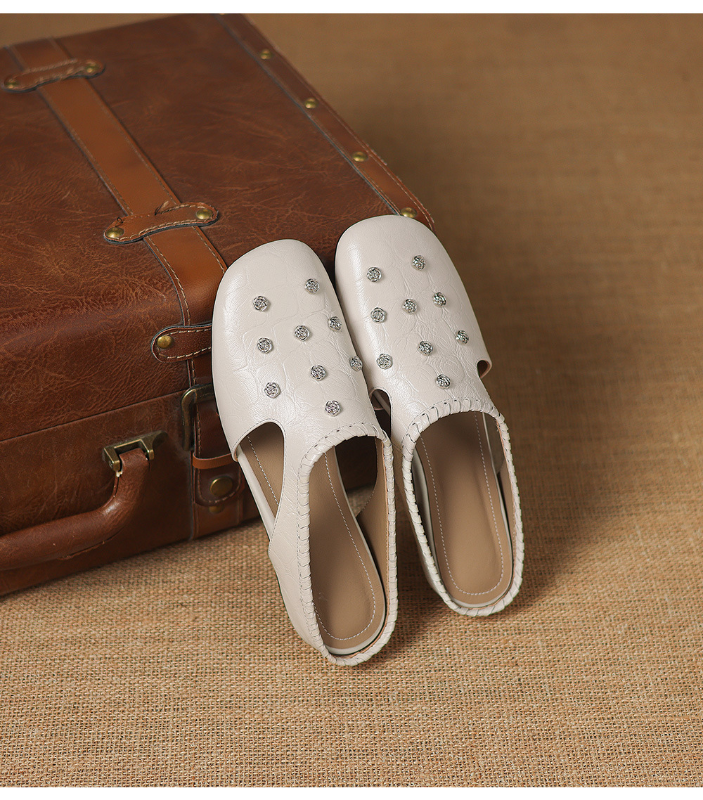 Sandal nữ hở mũi gót thấp da cừu vân đá, hoa đính mũi — đen chi tiết 11