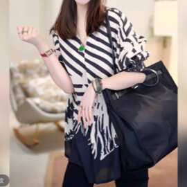 52348现货上衣女装桑蚕丝套头T恤黑白条纹蝙蝠衫款时尚宽松