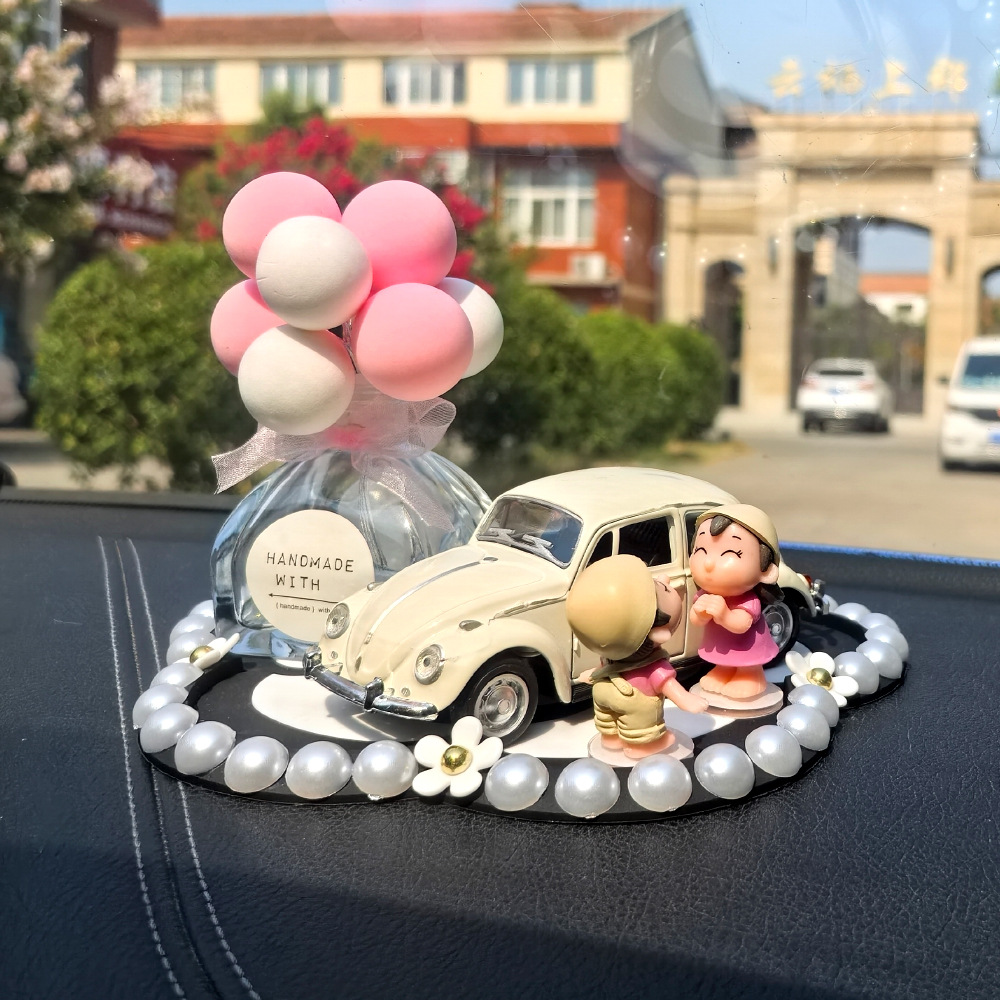 Adorno de automóviles encantador perfumes clásicos de automóviles con diamantes, consola central, decoración interior de pequeños globos frescos