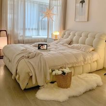 法式棉花糖布艺床现代简约白色主卧大床羊羔绒实木双人床轻奢婚床