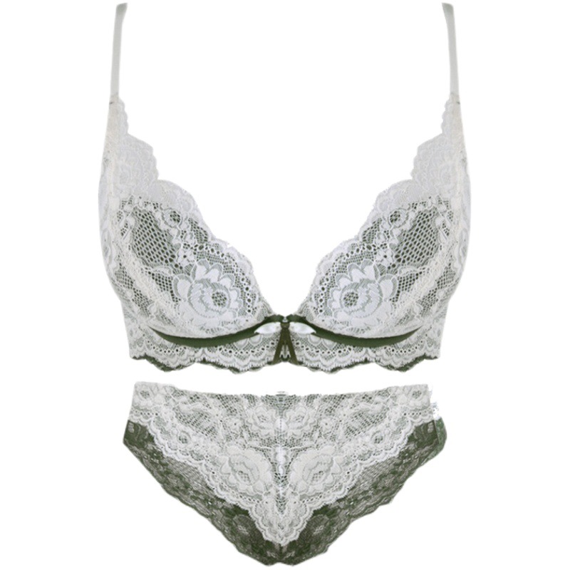 新商品の下着の女性が集まって調整します。