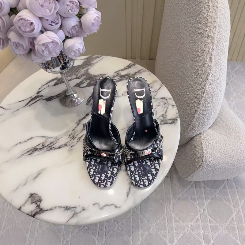 2026 New Dior Style High-Heeled Slippers for Women with Thin Heels and Chain Design for Outdoor Wear 2026 New Dior Style High-Heeled Slippers for Women with Thin Heels and Chain Design for Outdoor Wear