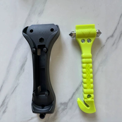 Life-Saving Hammer, Fire Escape – Qəza çəkici