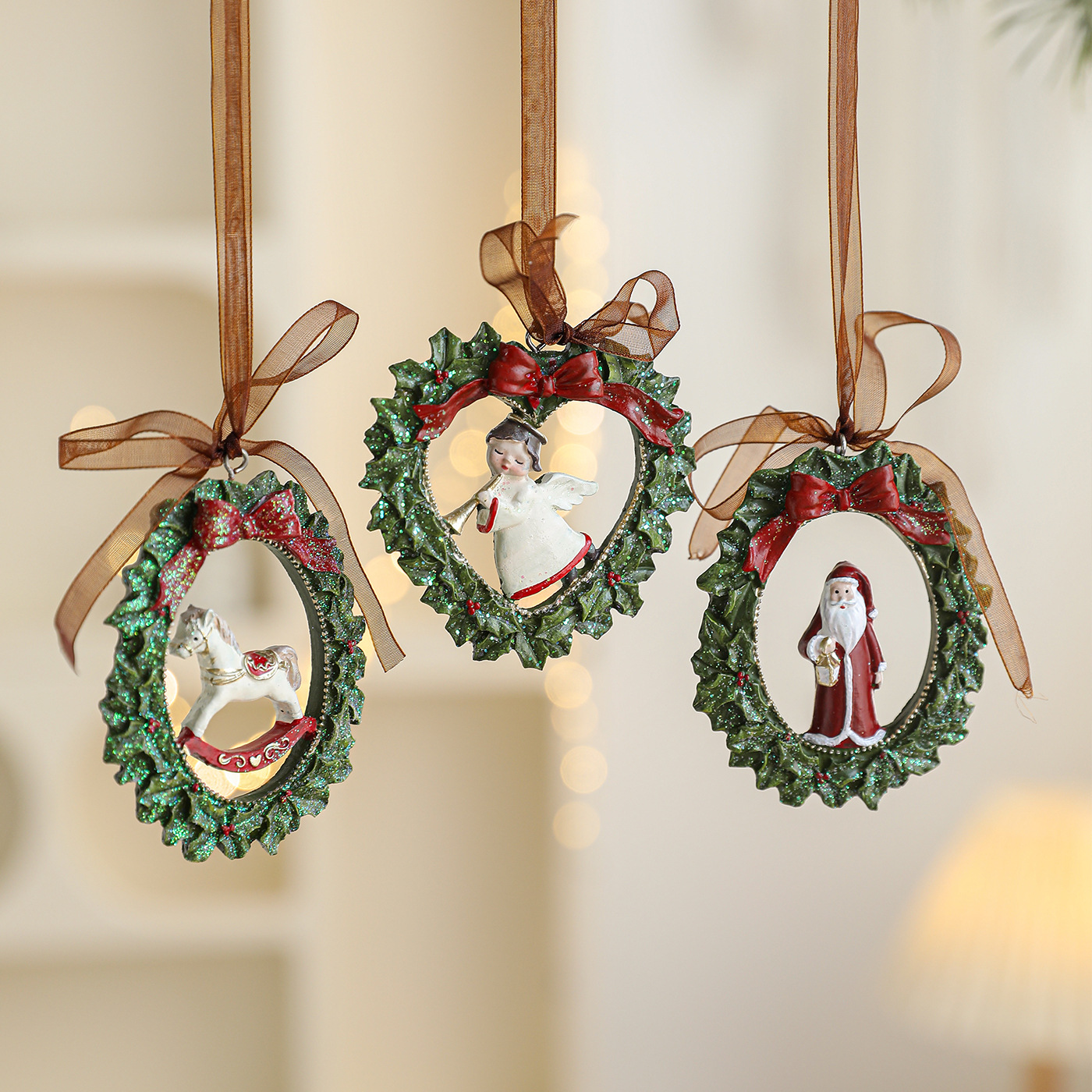 Nuevo colgante pintado de resina decoración del árbol de Navidad colorido retró campana tridimensional colgante de dibujos animados estadounidenses en stock