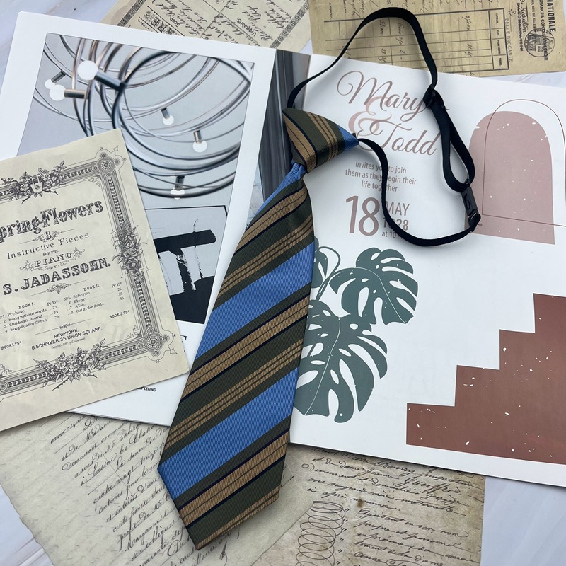 11 파란색 배경 다크 브라운 스트립