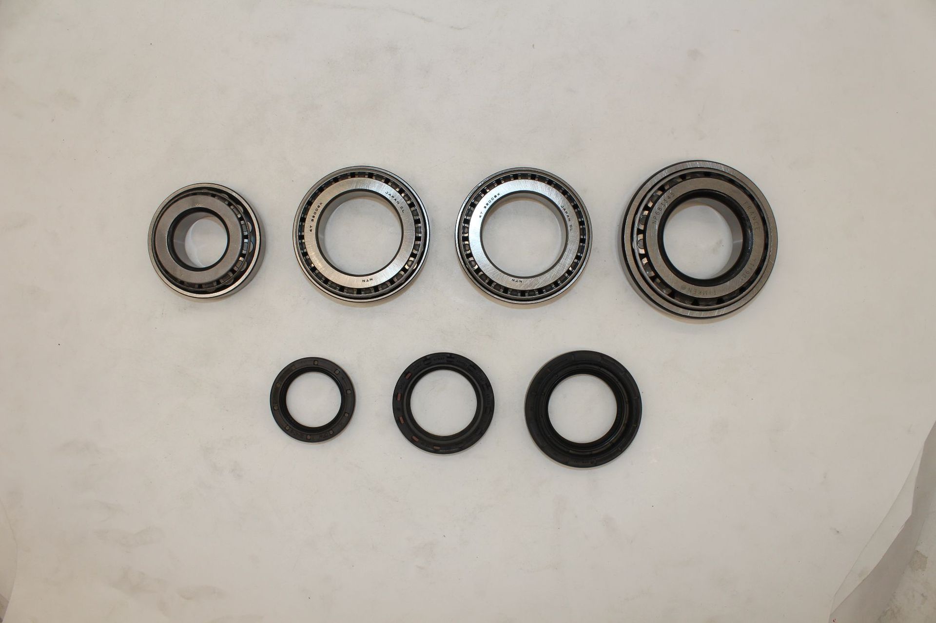 Suitable for Mercedes-Benz 221 rear differential bearing oil seal repair kit; tapered roller bearing seal ring, directly supplied by the manufacturer
