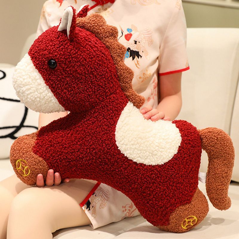 马年元宝小马玩偶抱枕沙发客厅靠枕办公室靠背垫公司礼品装饰摆件