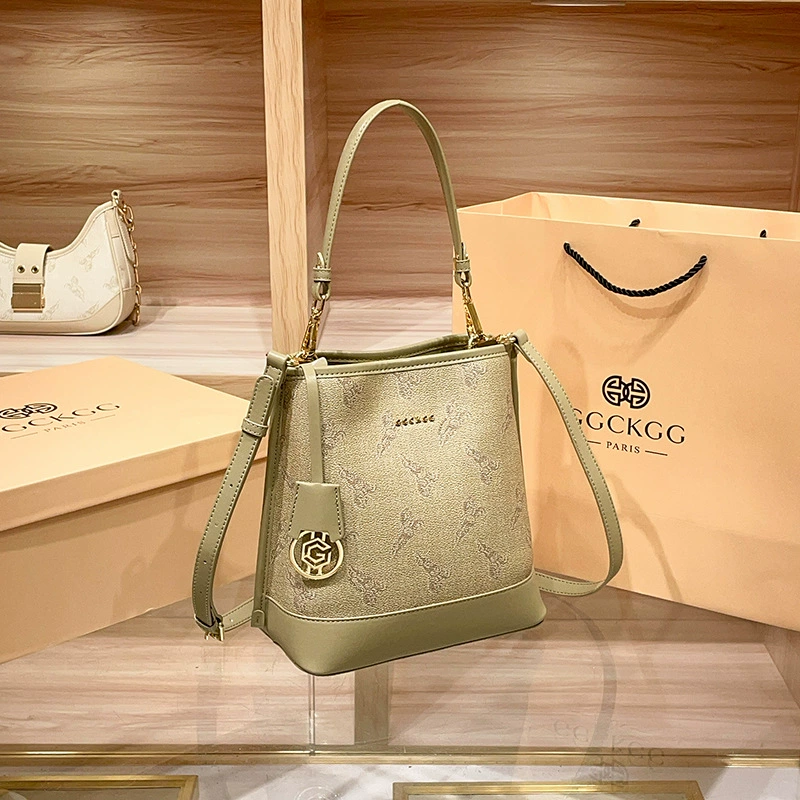 Small one-shoulder bag for leisure, high-end