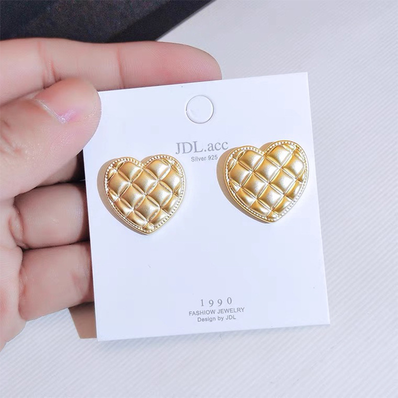 Korea Gold Diamond Patternheart-shape Earrings display picture 1