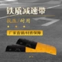 公路道路斜纹黄黑缓冲带