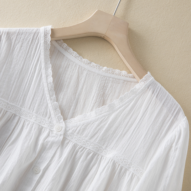 Wholesale Export of Artistic Retro Cotton Jacquard Shirts for Women, Early Autumn New Style White Lace V-Neck Lantern Sleeve Blouse Wholesale Export of Artistic Retro Cotton Jacquard Shirts for Women, Early Autumn New Style White Lace V-Neck Lantern Sleeve Blouse