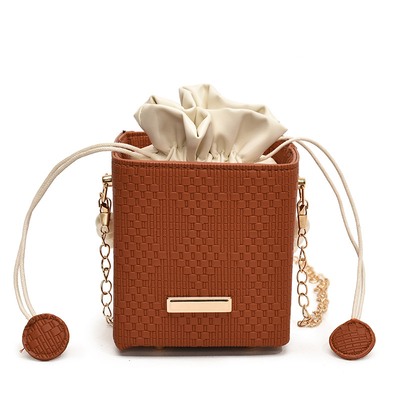 Bolso de mano de mujer de arte de moda con cadena de perlas 2024 nuevo estilo hermoso bolso de cubo de diamante minimalista bolso de mochila