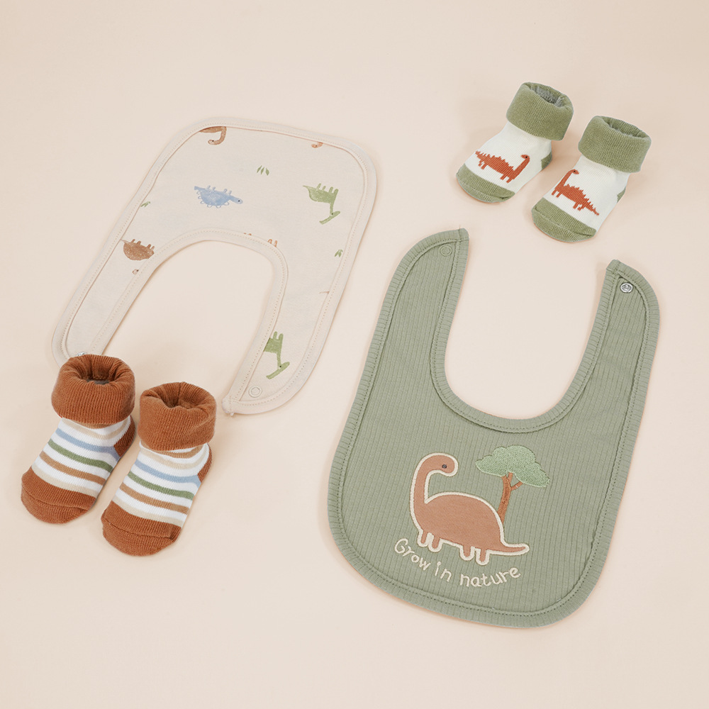 Autumn and Winter New Baby Socks Saliva Towel Set Cartoon Baby Cotton Socks Thickeneded Warm Bib Baby Supplies