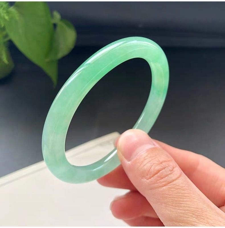 Vòng tay ngọc bích Miến Điện dạng Dingdong băng táo xanh dải xanh nổi tròn mịn chính hãng chi tiết 7