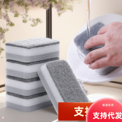 両面のスポンジは台所を拭いて清潔にします。