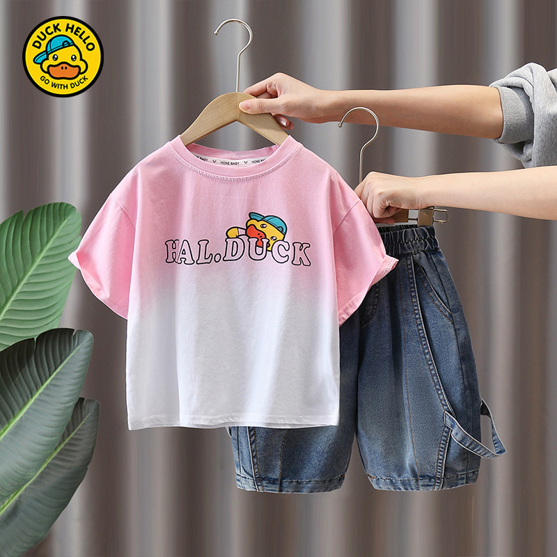 7313 Little Yellow Duck Clouds Traje de verano para niños 2025 Nueva ropa de verano para niños Estilo fino de manga corta guapo y de moda