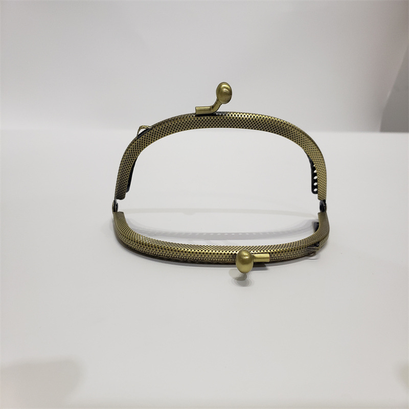 供应多款零钱包仿古铜小钱包碎钱包五金， 手袋配件 五金口架