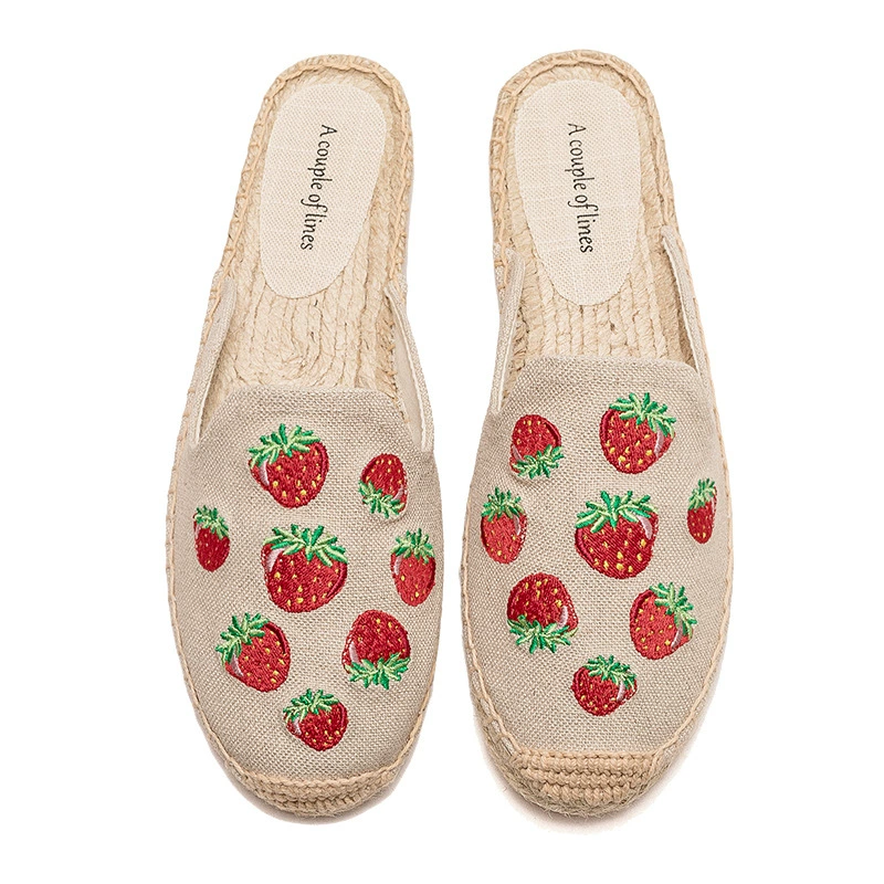 Straw slippers, fashionable footwear, comfortable universal shoes for leisure, with embroidery