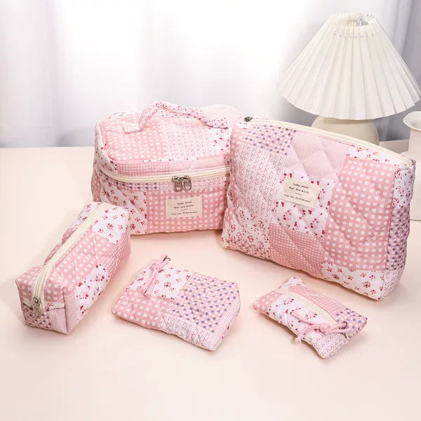Quilted Makeup Bag with Plaid Floral Pattern, Padded Cosmetic Storage Bag, Portable Travel Set, Cute