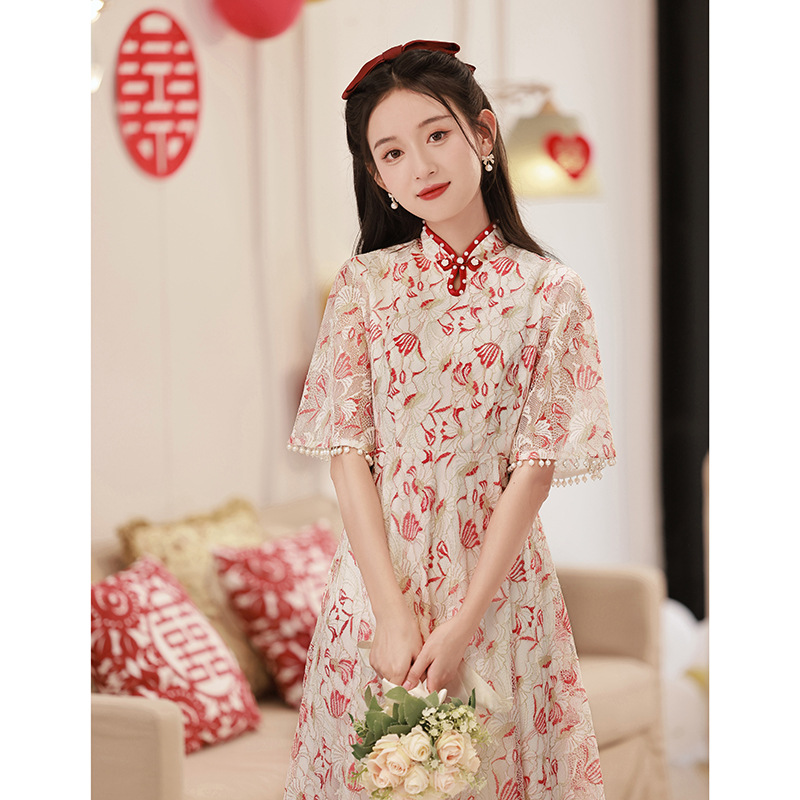 Vestido de maternidad para celebraciones, nuevo estilo de verano 2026, vestido cheongsam mejorado para tallas pequeñas, vestido de noche floral rojo para fiesta de graduación.