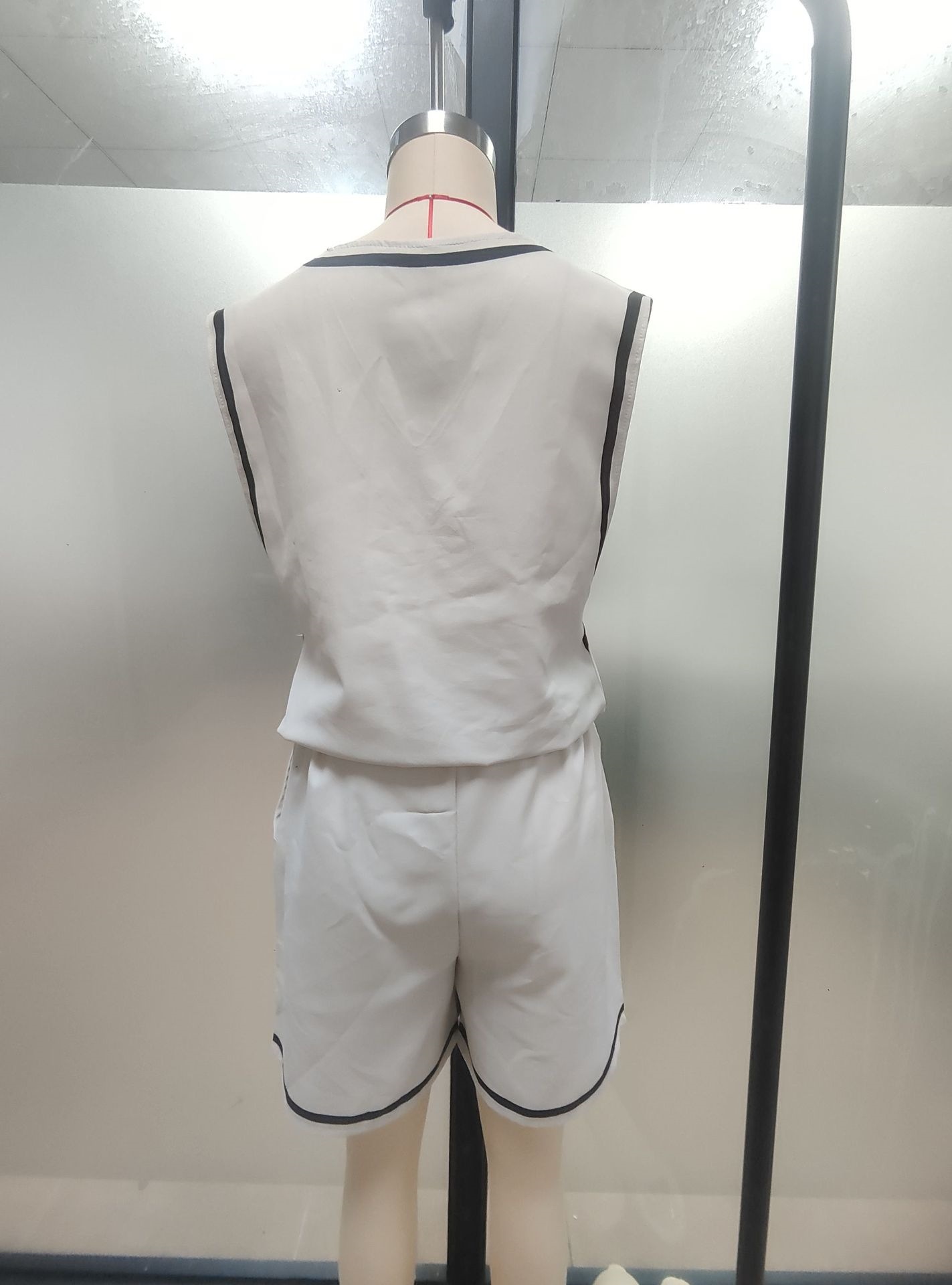 Women's V Neck Vest And Shorts Set Casual Two Piece Solid Color Vacation Style_ecoleips.com