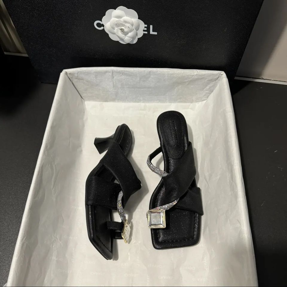 Square-toed Rhinestone Thong-toe Chunky Heel For Outdoor Wear, 2025 New Model, Super Chic French Style, One-strap Silver_voghion.com