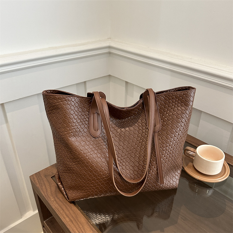 Retro tejido de gran capacidad ocio 2024 nuevo estilo coreano simple color sólido bolso de hombro debajo de la axila para mujeres