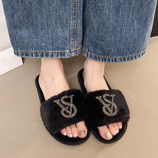 ���Q�羳�S��ֱ�Nһ����ëë��Ь�҃ȼҾ���С��ë��a���_��Ʊ