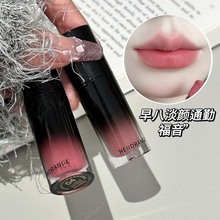 ��΢�ᴽ���ɴ��Դ��a�������F�����@�׳�ɫ����Һ������ɫϵ�ڼt