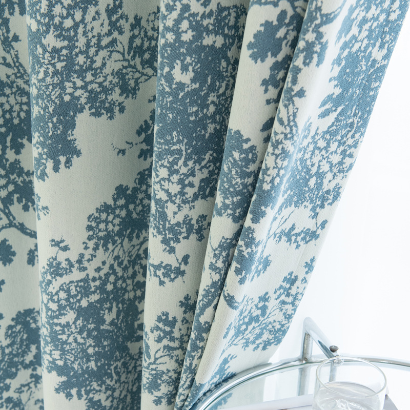 파란색과 흰색 베이베리 나무