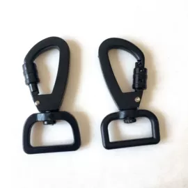 登山扣、钩;口哨;钥匙扣及钥匙扣配件