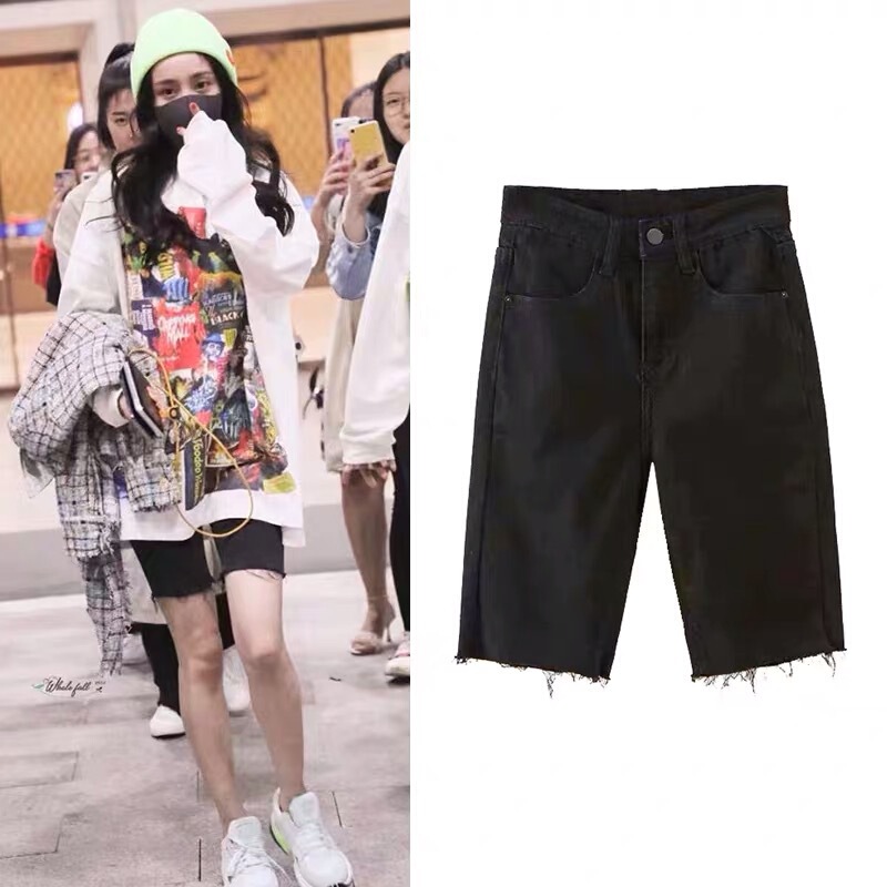 Trendy and versatile high-waisted slim-fit black denim shorts, slimming mid-length cycling jeans Trendy and versatile high-waisted slim-fit black denim shorts, slimming mid-length cycling jeans