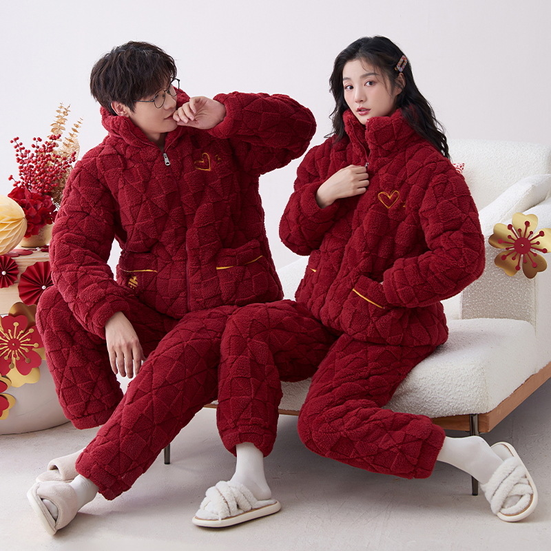 Pijamas de pareja roja de invierno de tres capas acolchadas de lana coral engrosada con forro de lana recién casados hombres y mujeres ropa de hogar de franela