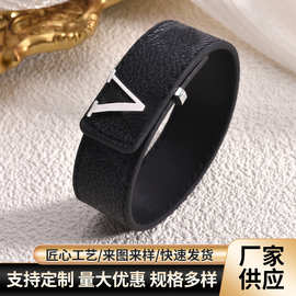 创意新款时尚百搭皮绳男款手环老花手绳字母皮带手绳皮革手环