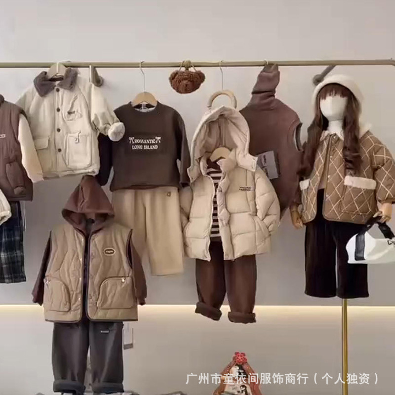 Clearance of Winter Children's Clothing from Store Shelves: down Jackets for Older Children, Children's Clothing Final Sale, Wholesale Live Supply