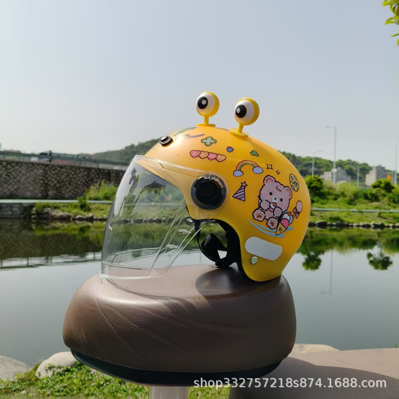 진한 노란색 케이크 곰 + 투명 거울 + 노란 눈