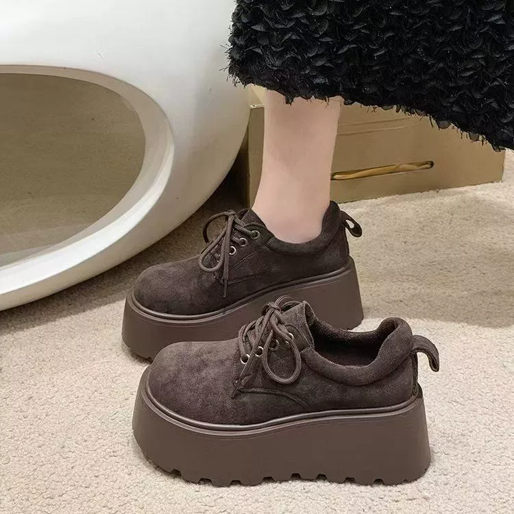 Net Red-это иностранные туфли Lefu с толстой подошной подошвы 2024 осенью новый дикий маленький человек увеличивает кекс повседневные одиночные туфли