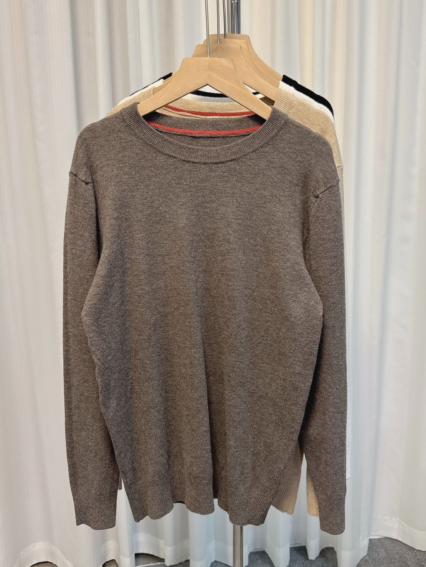 Suéter de cuello redondo para hombres, nuevo tipo de camiseta de punto transfronterizo de otoño y invierno, simple y casual, chaqueta de manga larga de color sólido