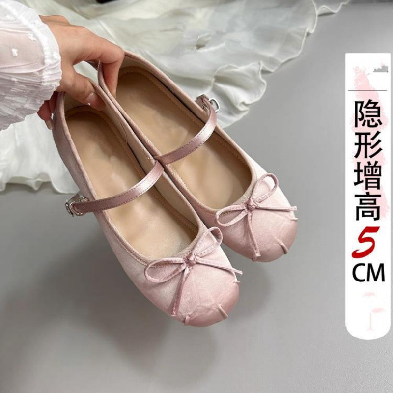 Invisible ballet shoes with bow low-cut made of satin